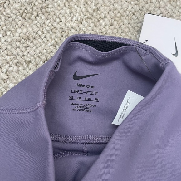 Nike Dri-Fit One High Waisted 8” Purple Biker Shorts With Pockets Sz XS NWT - Picture 5 of 8